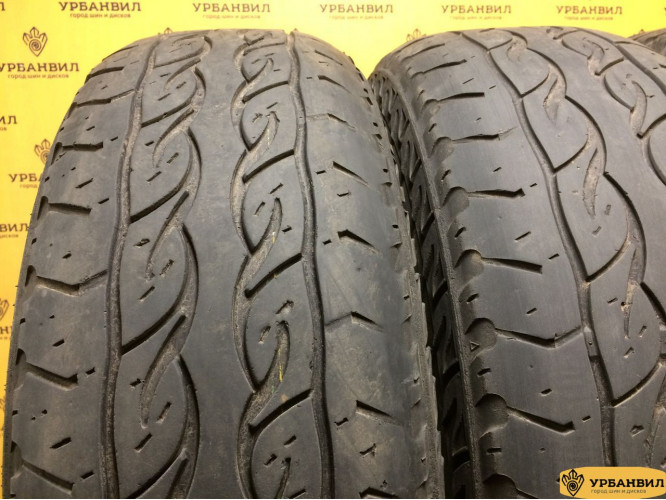 Kumho Road Venture AT KL78 235/75 R15LT 104/101S