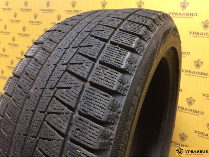 Bridgestone Blizzak Revo GZ 225/50 R17 94Q